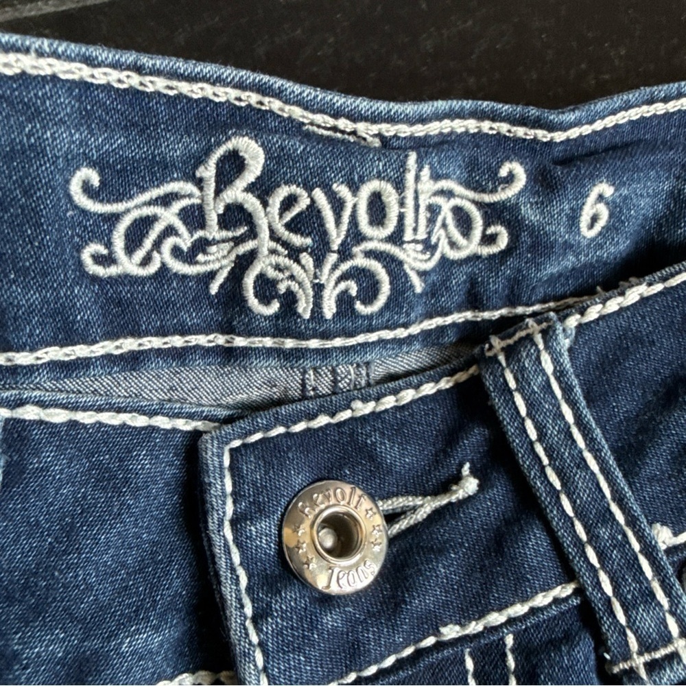 Revolt Women's Distressed Embroidered Jeweled Pocket Jeans Size 6 - Picture 10 of 12